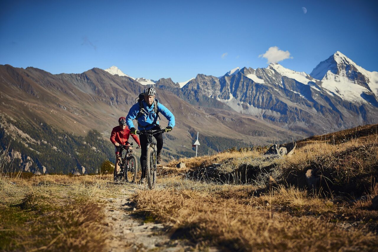 mountain-bikers-on-dirt-track-valais-switzerland.jpg